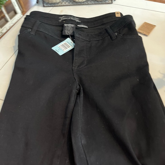 NWT Torrid Source of Wisdom Black Stretch Jeans!  Holds shape! Never worn! - Picture 1 of 4